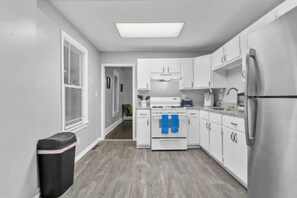 Microwave, oven, stovetop, cookware/dishes/utensils - Experience KC from Twin Bells: Two Charming Bungalows, One Prime Location! (Kansas City)