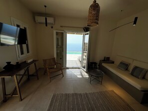 Smart TV - Thermyes Villas 3 with private pool (Kythnos)