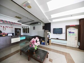 Reception - Hotel O KTC Studio Apartment By MY Gunung (Kota Bharu)