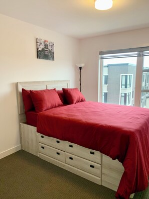 4 bedrooms, iron/ironing board, free WiFi, bed sheets