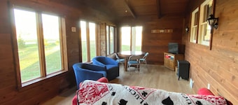 Pet-friendly, Kid-friendly Farmhouse near Holy Hill, Ice Age Trail, State Forest