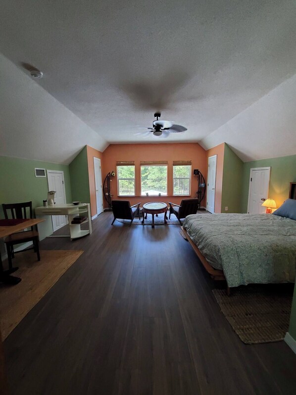 1 habitación, tabla de planchar con plancha, wifi y ropa de cama 