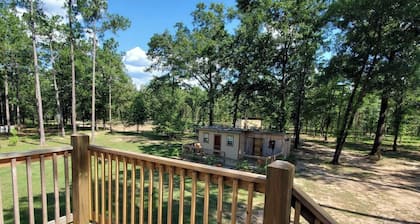 Cozy Studio, inspiring for an artist or writer. Unique farm experience for all.