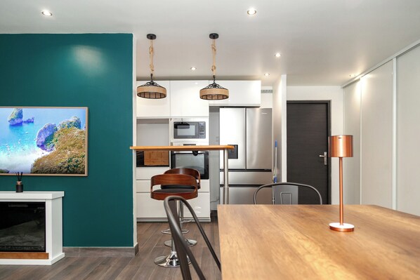 Dining - Apartment La Defense - Near RER station and Arena stadium (Nanterre)