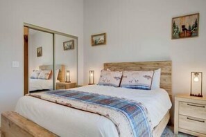 2 chambres, fer et planche à repasser, Wi-Fi, draps fournis