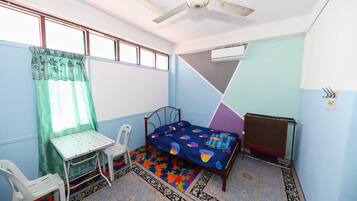 Suite Keluarga | Ruang kerja ramah laptop, Wi-Fi gratis, dan seprai linen