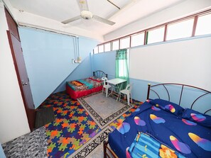 Suite familiar | Espacio para trabajar con un portátil, wifi gratis, ropa de cama