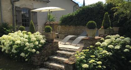 Private room/suite in a former XVIIIth century Presbytery 10km from Chambord and Cheverny