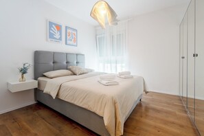 Apartment - Modern apt With Balcony, 12 min Walk to the Beach (Split)