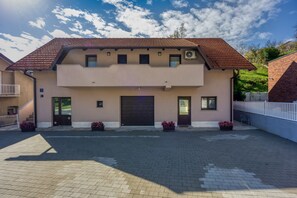 4 bedrooms