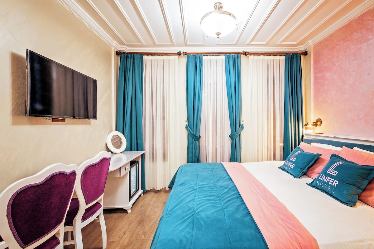 Deluxe Room, 1 Queen Bed