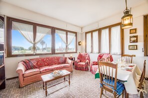 2 bedrooms - Annamaria s House 200m From Sea (Viareggio)