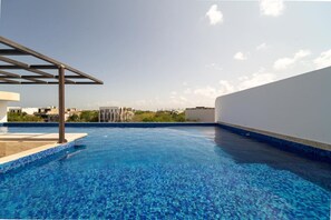 Pool - King Studio w/ Balcony, Rooftop Pool + 2 Bikes (Tulum)