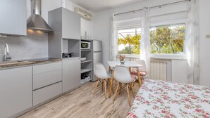 1 bedroom - Pool Apartment Happy Sound (Rijeka)