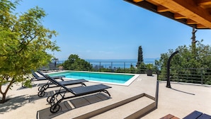 1 bedroom - Pool Apartment Happy Sound (Rijeka)
