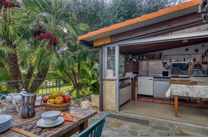 House - La Casetta Sull Albero 900m From the sea (Albenga)