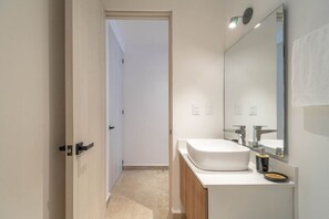 Hiustenkuivaaja, vessapaperi