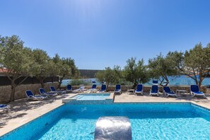 Apartment | 2 bedrooms - Beachfront Santa Maria 1 Apartment 4 (Novalja)