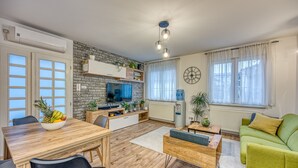 Villa | 1 bedroom - Modern Apartment With Bikes and PS4 (Zagreb)