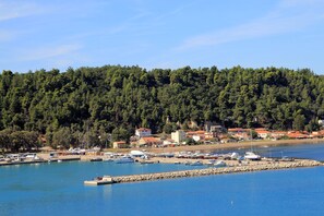 Apartment | 2 bedrooms - Maritinas Stone Apartment On The Beach (Pyrgos)