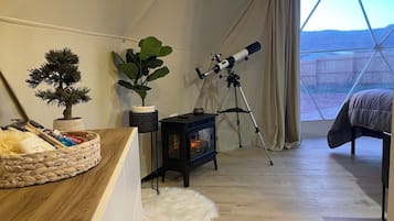 Superior Tent, Mountain View | Egyptian cotton sheets, premium bedding, laptop workspace, free WiFi