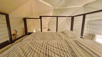 Superior Tent, Mountain View | Egyptian cotton sheets, premium bedding, laptop workspace, free WiFi