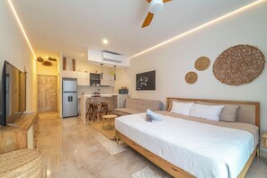 Iron/ironing board, WiFi, bed sheets