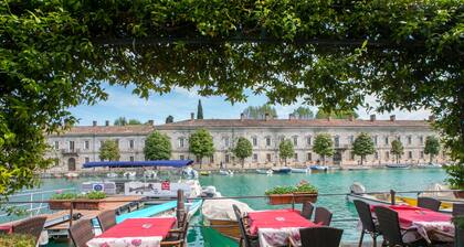 Azzurro Apartment in Peschiera del Garda