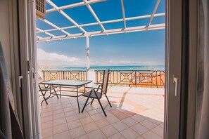 3 bedrooms - Villa Olga Sea Front Katakolo (Pyrgos)