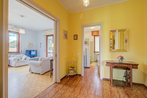 Apartment | 2 bedrooms - Connie s Apartment in Monvalle (Monvalle)