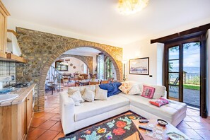 Villa | 4 bedrooms - Beautiful Casolare With Pool Among Green (Ficulle)