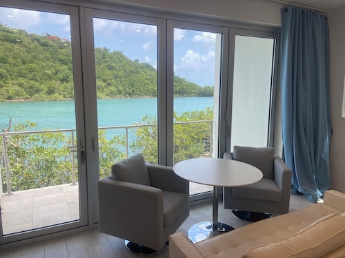 Edgewater Villas-Studio Unit-Central easy walking location