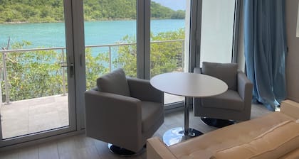 Edgewater Villas-Studio Unit-Central easy walking location