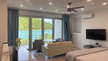 1 slaapkamer, een kluis op de kamer, een strijkplank/strijkijzer