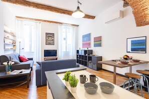 Apartment | 2 bedrooms - Charming Flat Next to Genoa s Aquarium (Genoa)