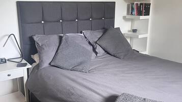 Apartment | 2 bedrooms, iron/ironing board, free WiFi, bed sheets