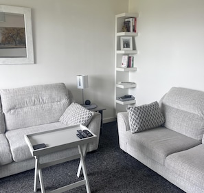 Apartment | Living area - 2 Bed Flat - Sleeps 4 - Pets - Parking - Wifi (Edinburgh)