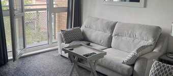 2 Bed Flat - Sleeps 4 - Pets - Parking - Wifi