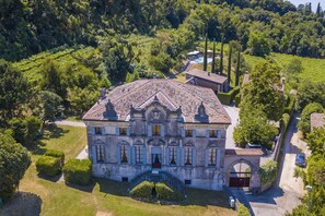 Apartment | 2 bedrooms - Villa Faccioli Bosso With Shared Pool (Colognola ai Colli)