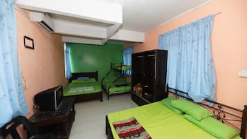 1 bedroom, laptop workspace, free WiFi, bed sheets