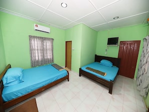 Family Suite | Laptop workspace, free WiFi, bed sheets - Hotel O Bayu Chalet (Kota Bharu)