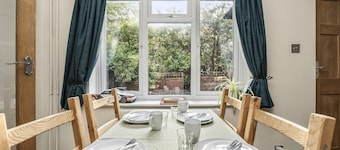 Secret Garden House With Free Parking By My Getaways