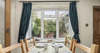 Secret Garden House With Free Parking By My Getaways