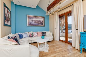 Villa | 4 bedrooms - Beachfront Villa Adria (Bigovo)