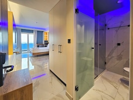 Junior Studio Suite | In-room safe, individually decorated, individually furnished