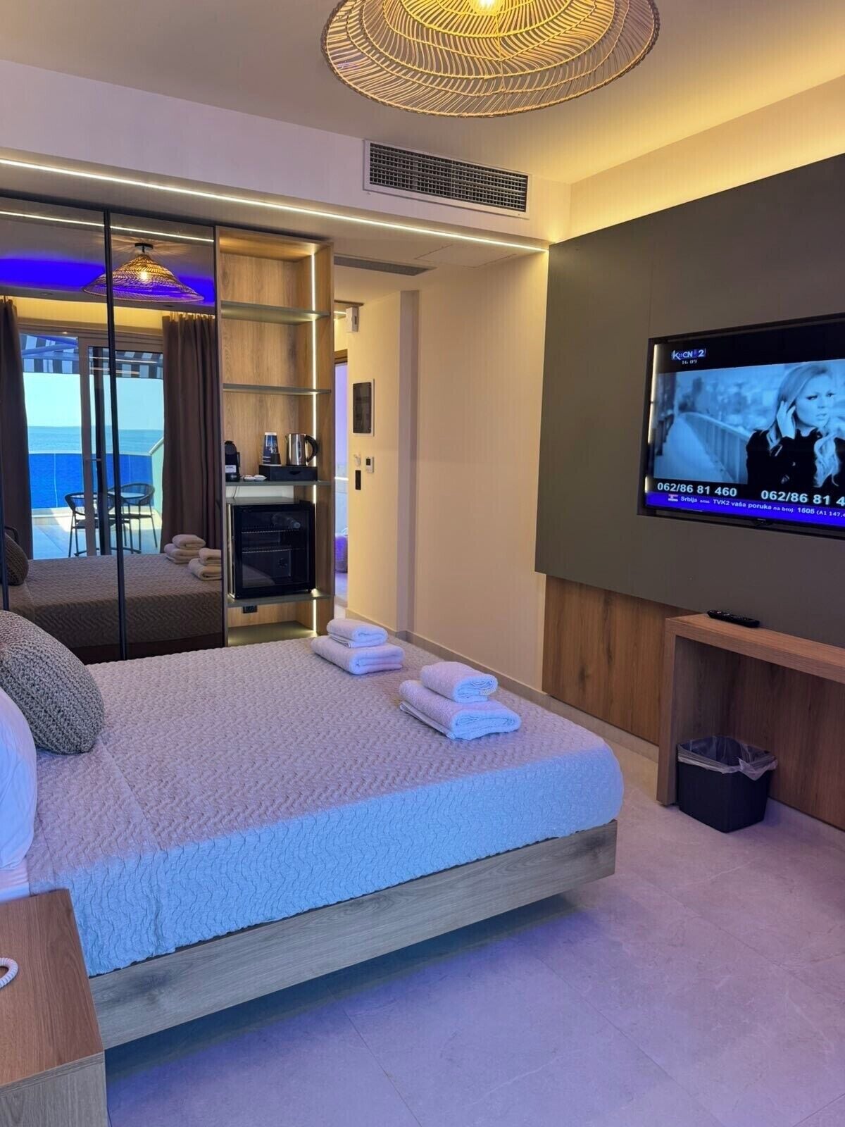 Caja de seguridad en la habitación y decoración personalizada 