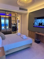 Superior Room | In-room safe, individually decorated, individually furnished
