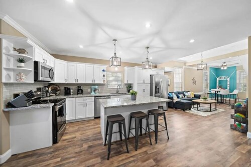 Selfie Island Ave Fun in The Sun