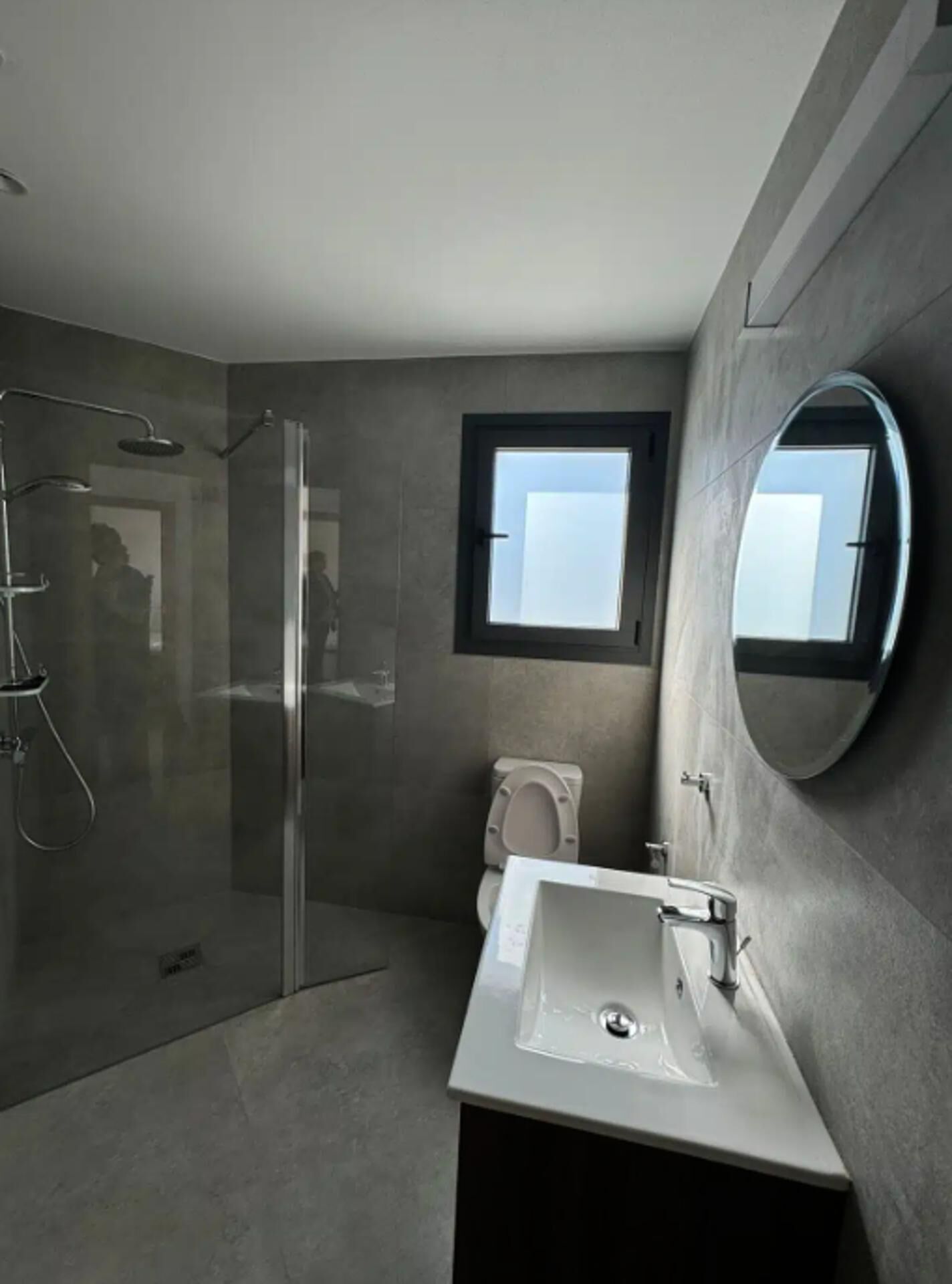House | Bathroom | Shower, hair dryer, towels