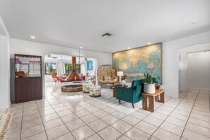 Interior - Cozy 3BD Home with Pool - 8 Mins to Beach (Fort Lauderdale)